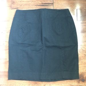 Banana Republic black pencil skirt in size 2P